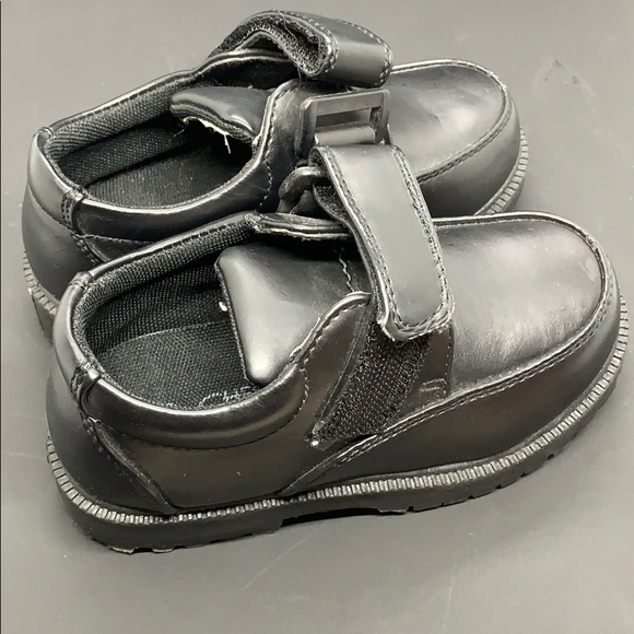 Kids dress shoes size 6 - Picture 2 of 3